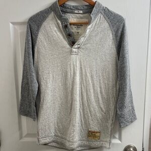 Abercrombie & Fitch Men's Y2K Raglan-Sleeve Henley Muscle Shirt in Size Medium